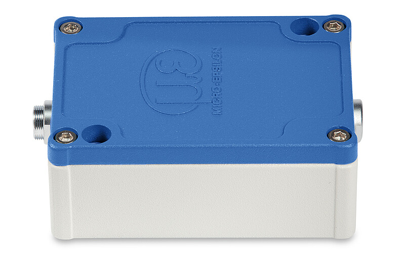 Compact capacitive controller with high resolution